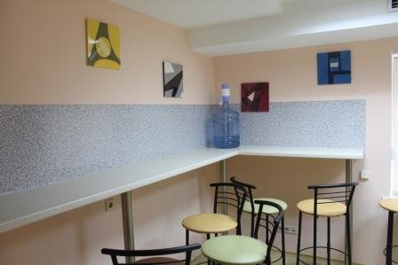 Мини-кухня в хостеле «Westend Hostel Kiev» в Киеве. Снять со скидкой