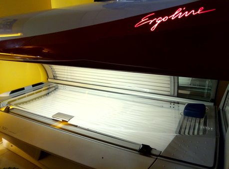 Горизонтальный солярий Эрголайн «Carramel» в Киеве. Загорайте по скидке.