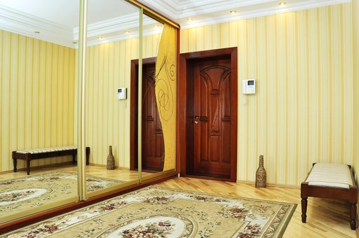 Передпокій в апартаментах подобово «wellcome 24» на бажана в києві. орендуйте акцією.