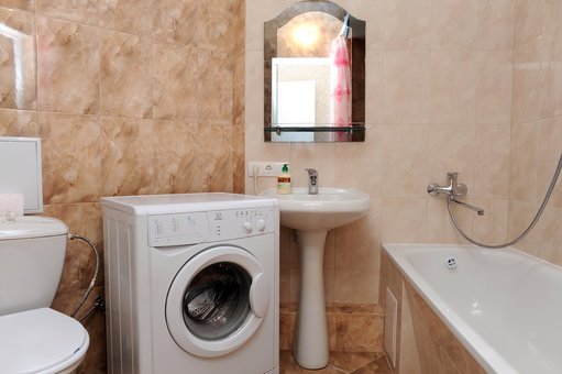 One-room apartment with bathroom &quot;wellcome 24&quot; in kiev. shoot for the action.