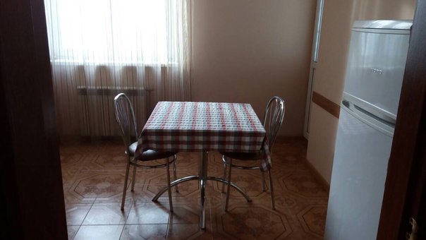 Dining table in the kitchen of the apartment &quot;wellcome24&quot; on poznyaky with a discount 2