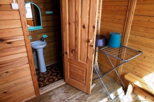 Трехместный номер на базе отдыха «Колос» в Кирилловке 1