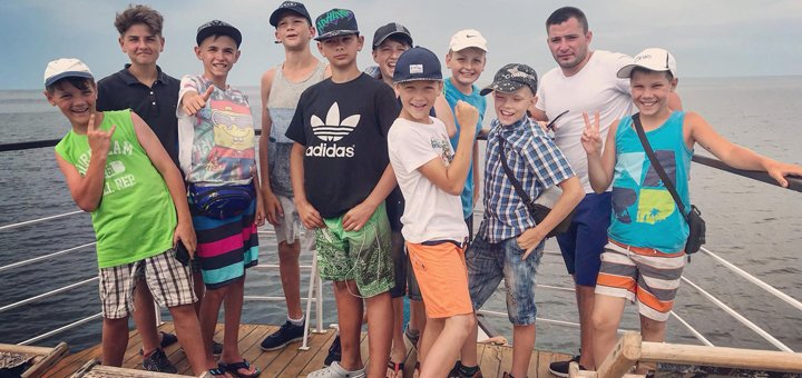 Scientists of the kiev &quot;school of borotbi&quot; at a child camp on the sea. get out on the action.