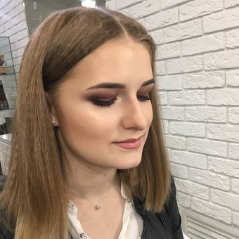 Make-up in the beauty salon "Dazzler" in the Dnieper. Do it at a discount.