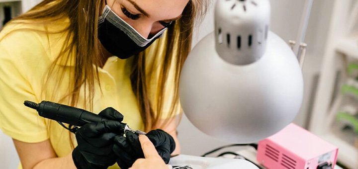 Hardware manicure at the Akcentt beauty salon in Dnipro. Sign up to the master at a discount.