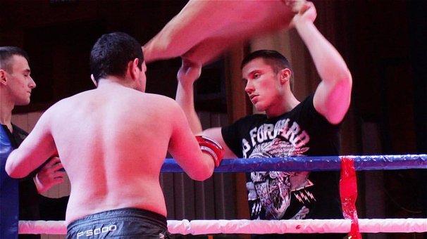 Занятия боксом в зале единоборств «Fight Club Friends» в Киеве. Оплачивайте тренировки по акции.