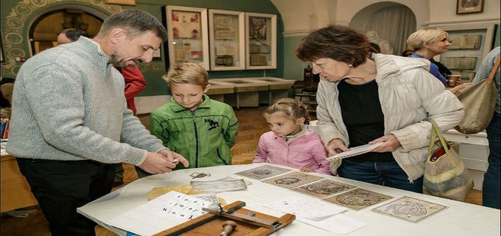 Малий зал в Музеї книги і друкарства в Києві. Замовляйте екскурсію по акції.