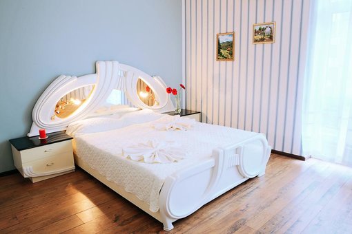 Vizit holl book a mini hotel