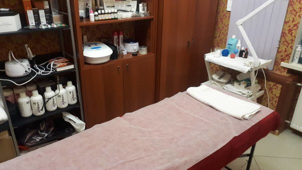 Manicure and pedicure in the beauty studio «History.beauty.room» in Kharkov. Sign up for a manicure.