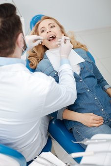 Лікування зубних каналів у стоматології «Professional Dental» у Києві. Записуйтесь по акції.