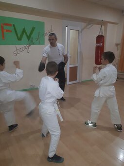 Карате для дітей із 7 років у студії «FitnessWell» в Одесі. Оплачуйте абонемент за знижкою.