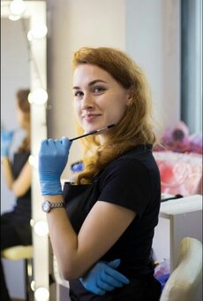 Алла Павленко – броумейстер в Одесі. Приходьте на корекцію брів зі знижкою.