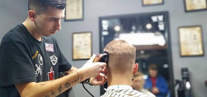 Мужская стрижка, укладка и коррекция бороды, камуфлирование седины в «BRONE Barbershop» 1