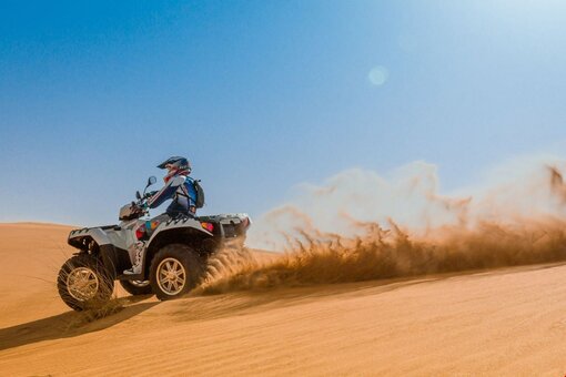 Тур по пустыне на квадроцикле в Дубаи от сервиса «Must-2-Go». Бронируйте по скидке.