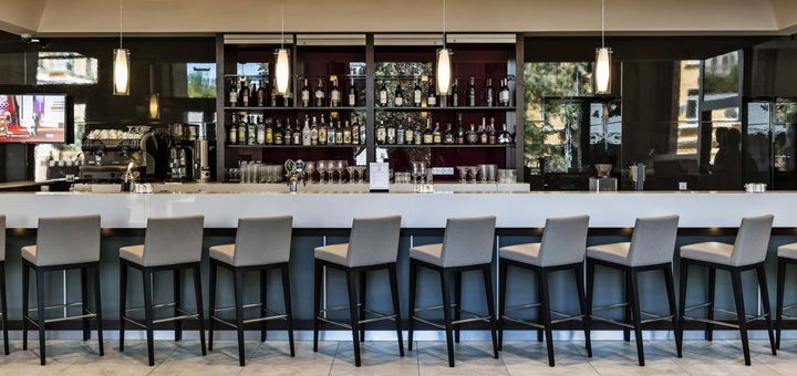 Ресторан в отеле «Holiday Inn» в Киеве. Забронировать номер со скидкой. Отели в центре Киева.