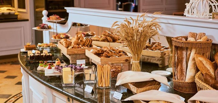 Hotel «Fairmont Grand Hotel» in Kiev. Book a room at a discount. Hotels in the center of Kiev.