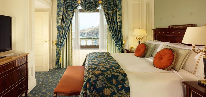 Room at the Fairmont Grand Hotel in Kiev. Book a room at a discount. Hotels in the center of Kiev.