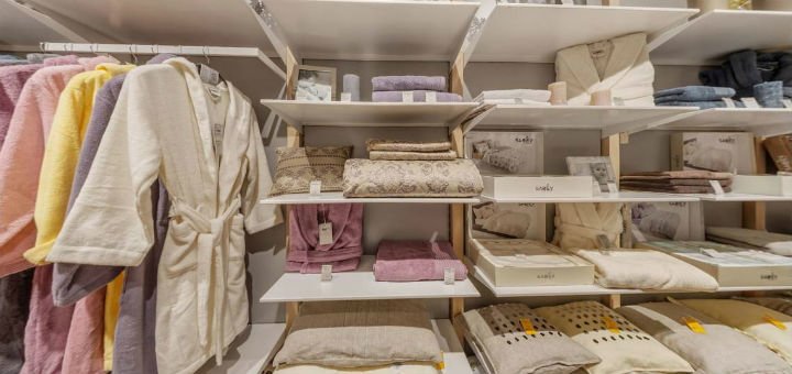 Clothing and home textiles in VINZER HOME stores. Buy bathrobes, bedding sets and towels at a discount.