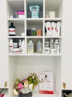 Косметологический кабинет «LaEsthetics» в Киеве. Записаться на процедуры со скидкой.