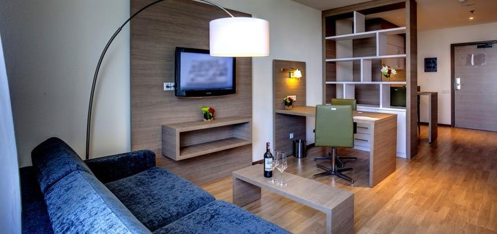 Номер в отеле «Ramada Encore» в Киеве. Забронировать номер со скидкой. 