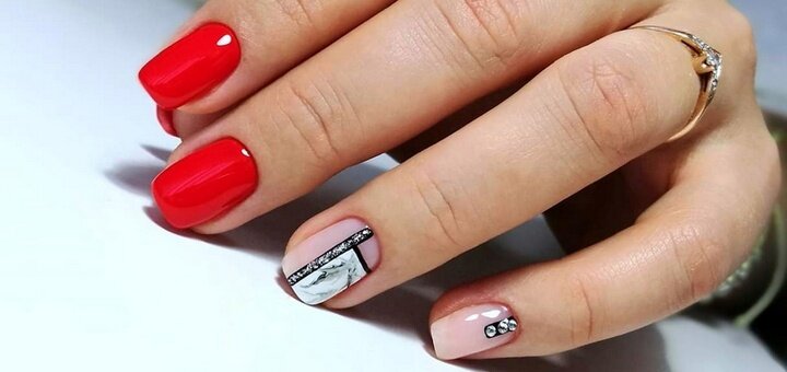 Манікюр та педикюр з покриттям у «Nails Studio by Svetlana Ivanova» у Києві. Записатись по знижці.