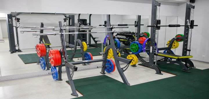 Тренажерный зал в спорт-клубе «Fitness House» в Виннице. Покупайте абонементы в тренажерный по акции.