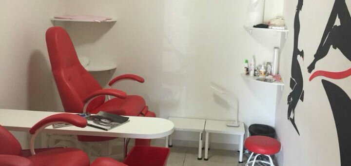 Hardware pedicure at beauty art