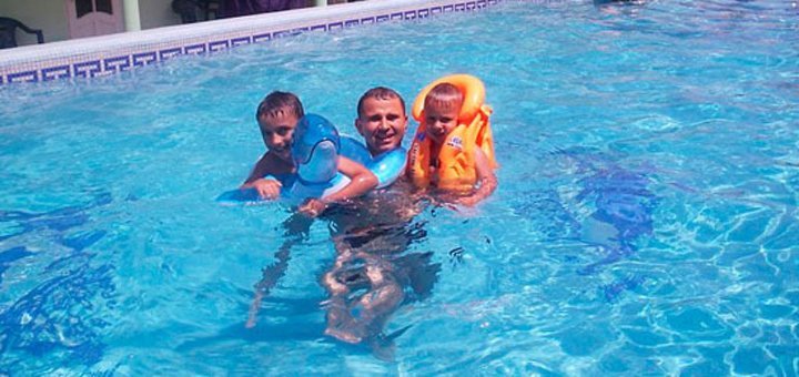 Hotel "Villa Victoria" on the Arbat Spit. Book a room with a discount. Inexpensive vacation at sea.