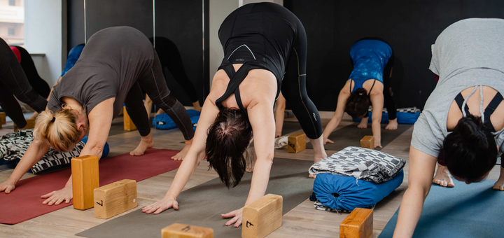 Хатха-йога в студії YogaDome в Одесі. Купуйте абонементи на йогу по акції.