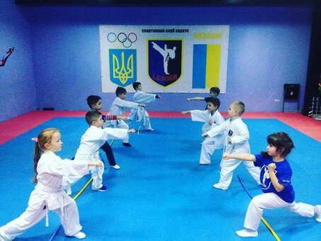 Combat training sessions with discounts in chernivtsi sports club leader