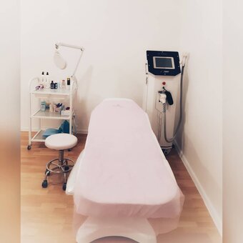 Ультразвукова чистка обличчя в салоні «Dr.Isaenko Studio» в Києві. Записатися зі знижкою.