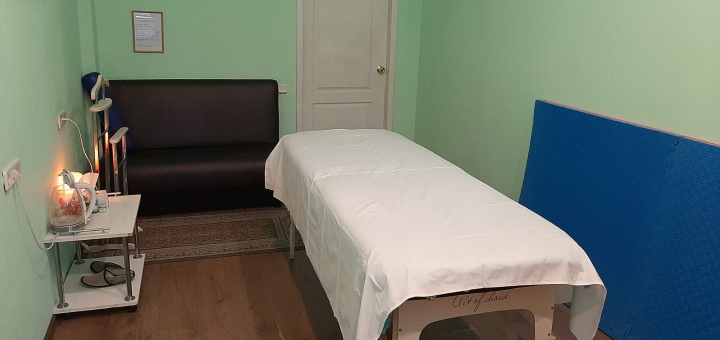 Sports massage in the massage room of Igor Koval according to the action