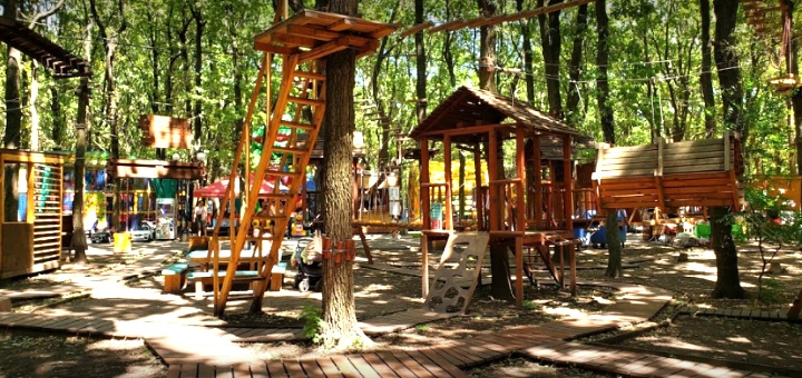Скалодром в веревочном парке «Family Park»