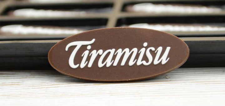 Шоколадные фигуры и надписи в интернет-магазине CHOCOLINO в Киеве. Покупайте шоколадные конфеты ручной работы по акции.