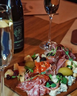 Vinsanto wine bar. Бронируйте столики по акции 7