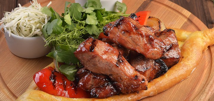 Wings in a beer restaurant "Birhaus" in the Dnieper. Order menus and drinks for the promotion.