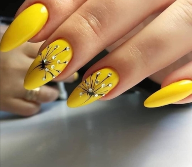 Master of nail service Vita Krutetskaya in Kiev. With discount.