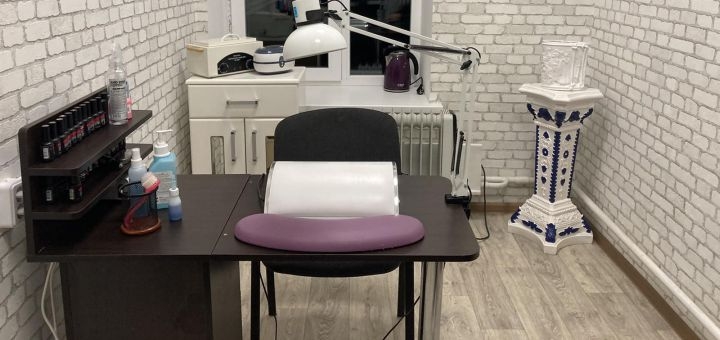 Discount on manicure at silk nails salon