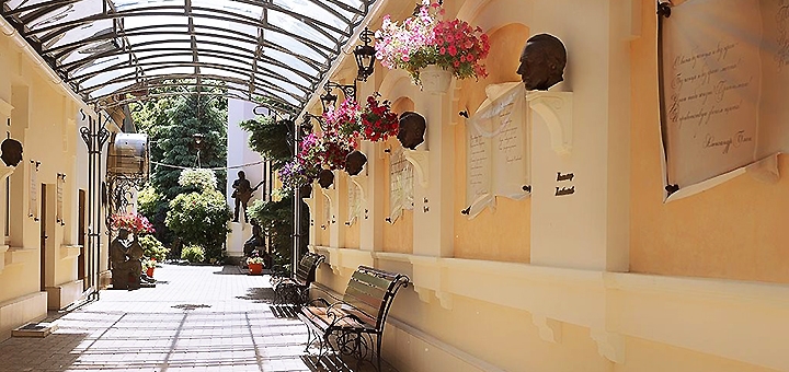Hotel "Mandarin Club House" in Kharkov. Book with promotion 156