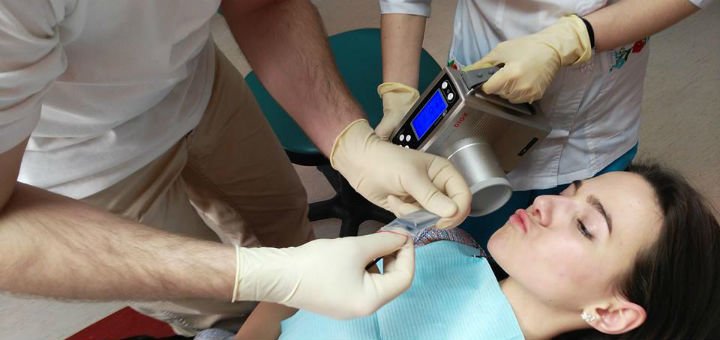 Specialists at work at Uniqum Clinic. Sign up for the promotion