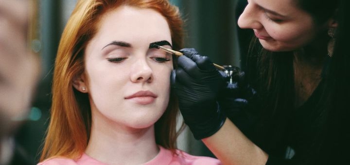 Салон красоты Nu Age в Киеве, окрашивание бровей