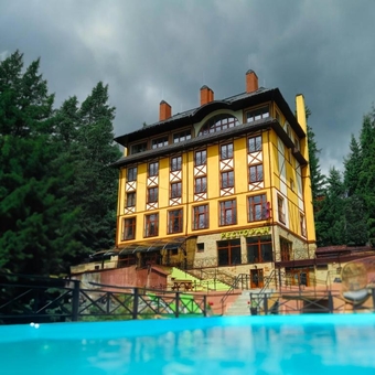 Villa Dragobrat Hotel. Enjoy a special offer on 31 days.