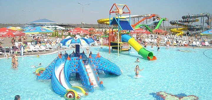 Водные развлечения, аквапарк, водные аттракционы поблизости отеля «Скай» в Коблево. Бронируйте номера по скидке.