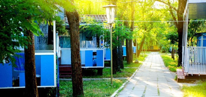 Домики в пансионате «Южная София» в Затоке. Бронируйте номера по акции.