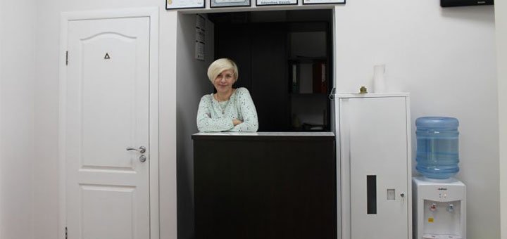 Приемная администрация стоматологии «Смайл 32» в Киеве. Записывайтесь на консультацию к стоматологу по акции.