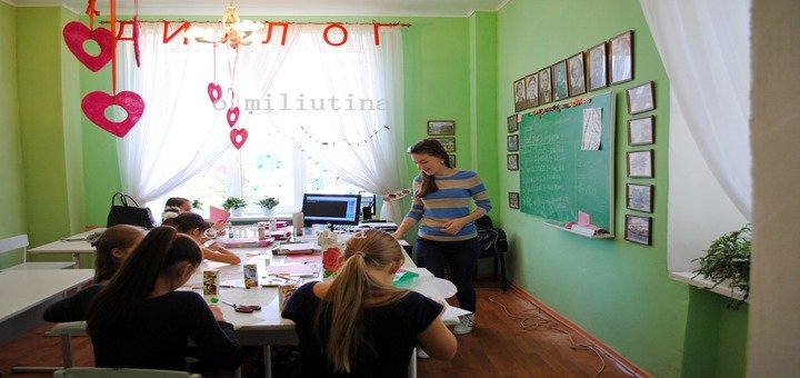 Занятия в школе изучения иностранныз языков «Диалог». Записаться на курсы изучения иностранных изуков со скидкой.