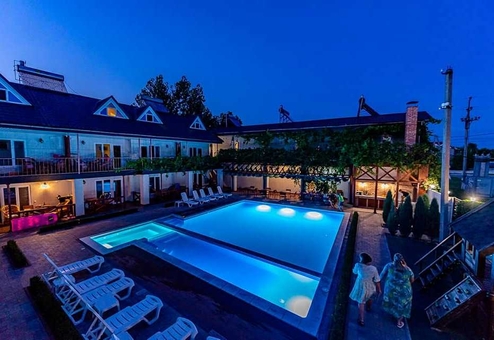 Hotel "Platinum" in Genicheskaya Gorka. Book rooms at a discount.