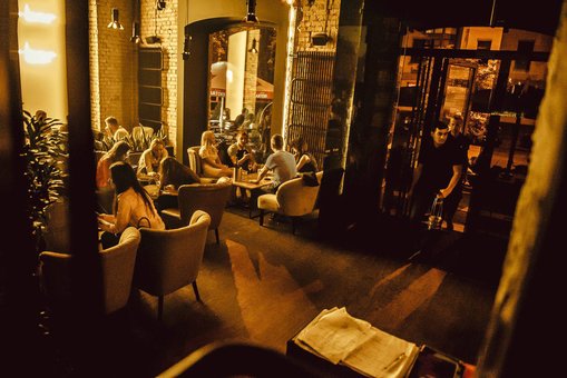 Интерьер «Par Bar». Заказ столика по скидке