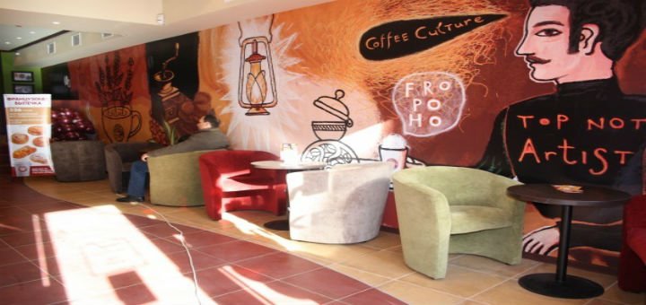 The interior of the Coffee Life coffee shop. Enjoy the rich taste of discount coffee.