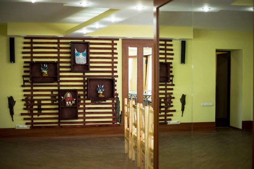 Фото зона и игровое пространство в частном детском саде «ЮМИ» в Днепре. Записывайте ребенка в группы раннего развития по акции.